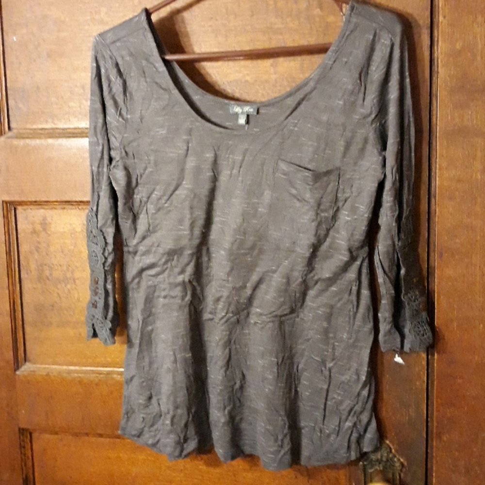 Lily Rose Gray Top with Lace/Button Sleeves L NWT